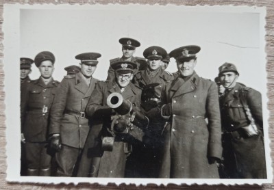 Militari romani cu tun, anii &amp;#039;30-&amp;#039;40// fotografie foto