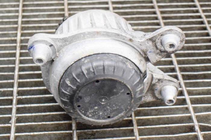 Suport motor dreapta MERCEDES-BENZ C W205 2017 OEM: A2052406917 | 10890426
