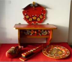 ETAJERA, CUIER, FARFURIE, SUPOTR PERII TOATE PICTATE, SET.