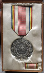 Rom&acirc;nia Medalia a 25 a aniversare a eliberării patriei cu bareta &icirc;n cutie