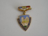QW9 L 9 - Insigna - tematica comunism - Fruntas in gospodarirea orasului an 1979, Romania de la 1950