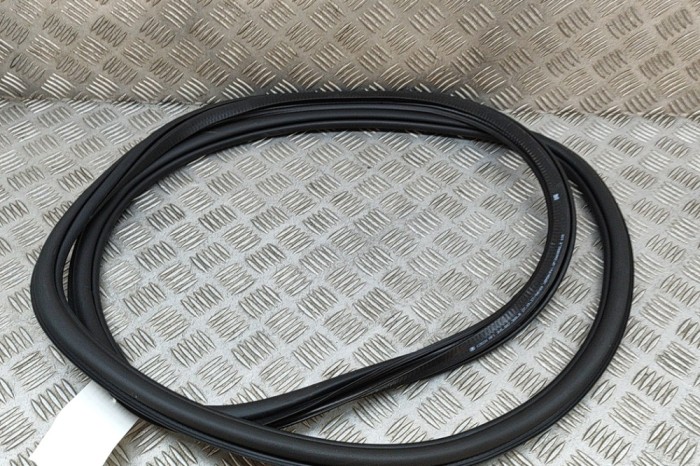 Garnitura ușă st&acirc;nga spate SKODA SUPERB III 3V3 2018 OEM: 3V5867368B | 26303305
