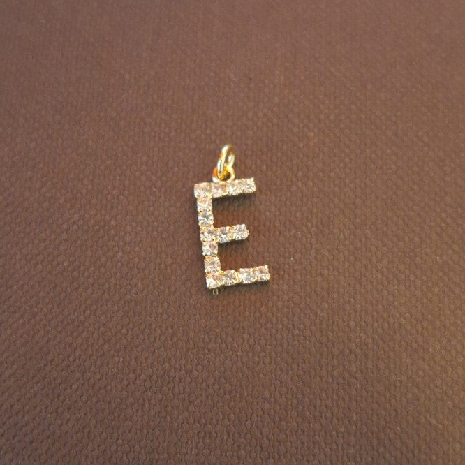 Pandantiv placat cu aur litera initiala E cu cristale zirconia