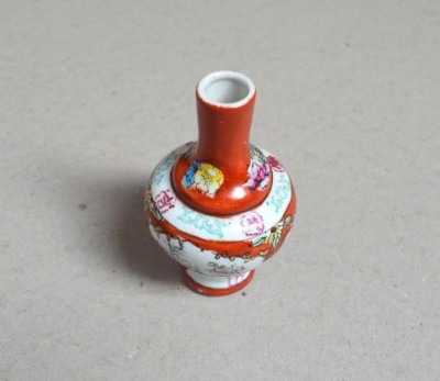 Vechi mic vas oriental foto