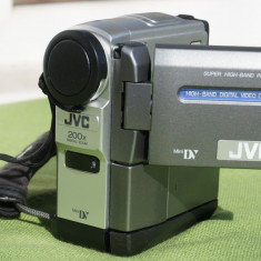 Camera video MiniDV marca JVC GR-DVX400