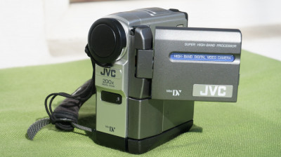 Camera video MiniDV marca JVC GR-DVX400 foto
