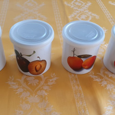 SET 4 BORCANELE DIN PORTELAN CU CAPAC, BOMBONIERE, CUTIE CU CAPAC