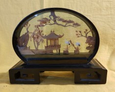 SCULPTURA IN PLUTA-DIORAMA-PIESA DECORATIVA -COMERTUL SOCIALIST-IMPORT CHINA ANII 70-80