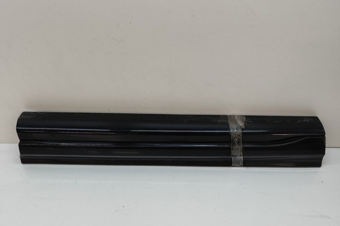 Bandou inferior ușă st&acirc;nga față LAND ROVER RANGE ROVER SPORT II L494 2018 OEM: FK6M-21065-A 30492845