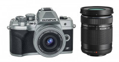 Aparat foto Mirrorless Olympus E-M10 Mark IV 1442 EZ Silver + Obiectiv M.Zuiko Digital ED 14-42mm Silver + M.Zuiko Digital Black foto