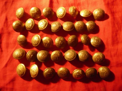 35 Nasturi Militari RSR , d=1,5cm ,alama foto