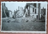 Fotografie, ruine ramase in urma bombardamentelor, al doilea razboi mondial