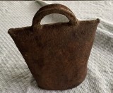 Cumpara ieftin Talangă veche din Dobrogea, dimensiune mare, 18 x 15 cm, făcută manual, artizanal, de colecție, necesita curățare, pentru animale