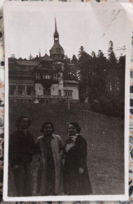 Femei la Castelul Peles// fotografie foto