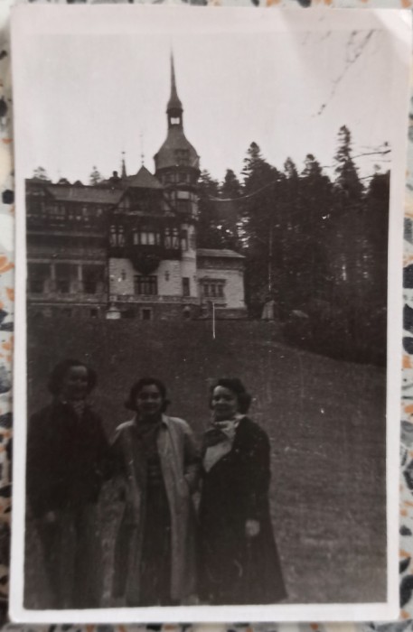 Femei la Castelul Peles// fotografie