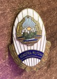 QW9 N8 100 - insigna - militar - absolvire Academia militara - RSR - varianta prindere cu surub si piulita