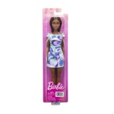Papusa Barbie bruneta cu rochie multicolora si pantofi albastri