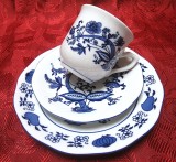 SET MIC DEJUN PORTELAN KORONA MODEL BLUE ONION CEASCA CAFEA SI FARFURII