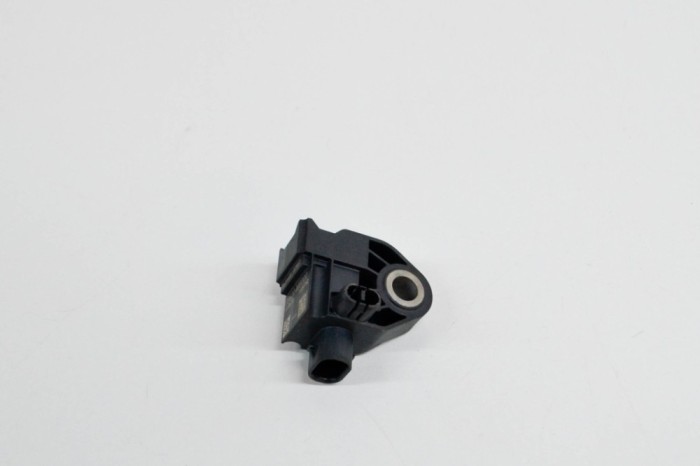 Senzor de impact dreapta față HYUNDAI TUCSON NX4E, NX4A 2021 OEM: 95920-M6000 15235390