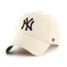 47 brand sapca MLB New York Yankees culoarea bej, cu imprimeu, B-BPCAM17GWS-NT