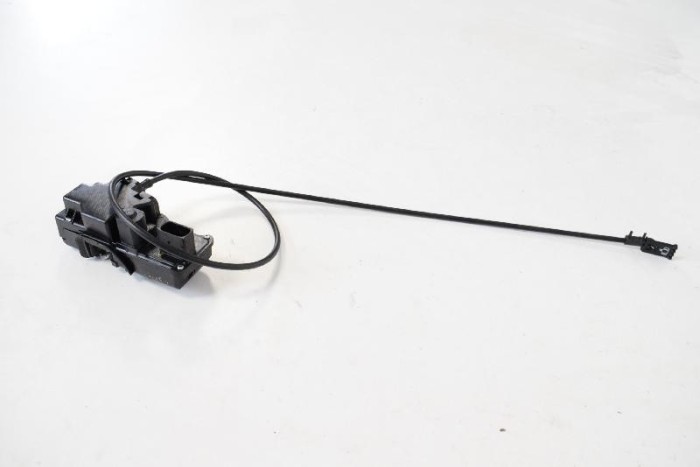 &Icirc;ncuietoare ușă dreapta spate TESLA MODEL S 2015 OEM: 6008914 4088394