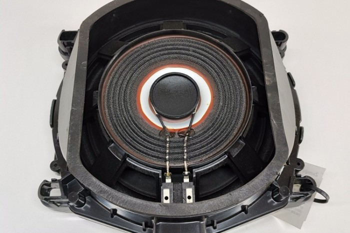 Subwoofer BMW X5 F15, F85 2017 OEM: 9247342 | 28267390