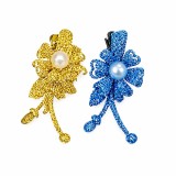 Cumpara ieftin Set 2 agrafe de par aurie si bleu 5 x 2 cm, model floral metalizat, accesorii moderne pentru coafuri elegante