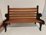 * Banca / bancuta fier forjat si lemn, mica, de decor gradina, vitrina, papusi, etc - 40cm lungime x 26cm inaltme x 17cm adancime