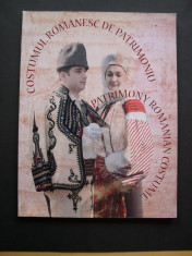 Costumul romanesc de patrimoniu. Portul popular din Romania foto
