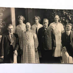 Fotografie veche de familie din perioada interbelica