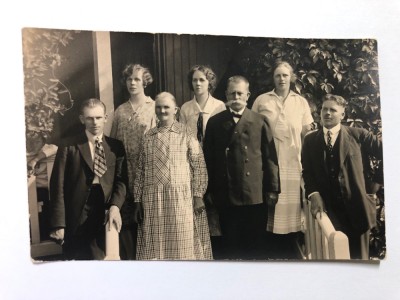 Fotografie veche de familie din perioada interbelica foto