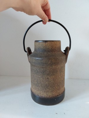 Vas ceramic cu maner de metal, 21cm inaltime, ceramic art Fat Lava, vintage foto