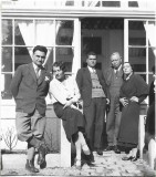 M1537N Veturia Goga cu prietenii săi la Ciucea, anii 1930