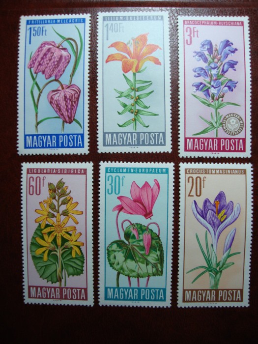 UNGARIA SERIE FLORI MNH