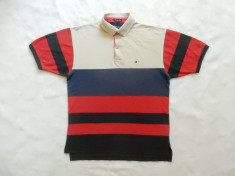 Tricou Tommy Hilfiger. Marime M: 55.5 cm bust, 68 cm lungime,51.5 cm intre umeri foto