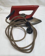 Fier de calcat ZEFIR Lux Electromures, anul 1982, Obiect vechi de colectie Romania socialista - Epoca de Aur