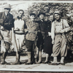 Vanatori romani cu pusti, Romania interbelica// fotografie