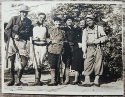 Vanatori romani cu pusti, Romania interbelica// fotografie foto