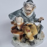 Betiv pe banca - bibelou portelan vechi, vintage