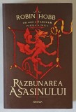 RAZBUNAREA ASASINULUI de ROBIN HOBB ,TRILOGIA &#039; FARSER &#039; PARTEA A TREIA , 2023