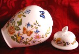 VAZA PORTELAN ENGLEZESC AYNSLEY FINE ENGLISH BONE CHINA MODEL COTTAGE GARDEN DECOR CU FLORI SI FLUTURI 22 CM