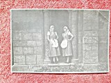 Fotografie tip carte postala, doua femei perioada interbelica
