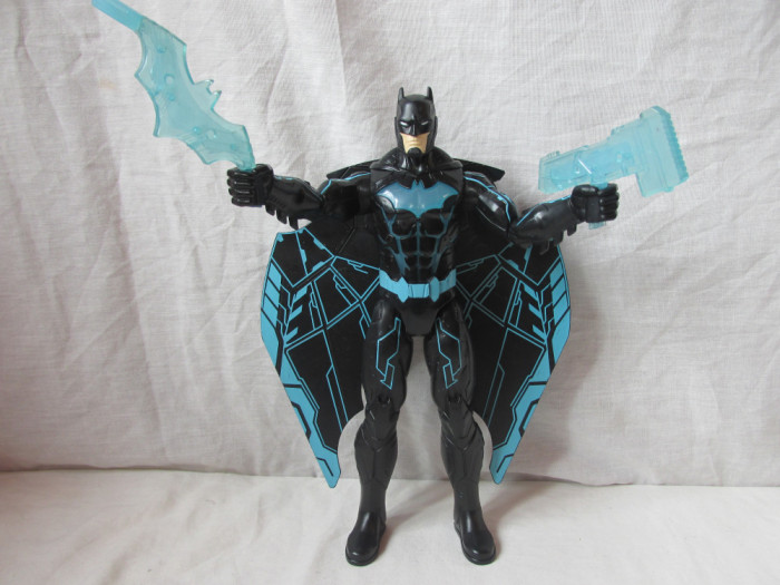 Figurina Batman Bat-Tech cu aripi, 31 cm,cu baterii