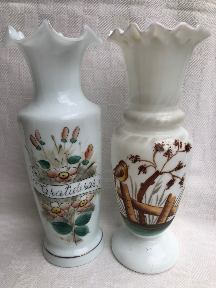 Doua vaze din sticla opalina pictate manual - perioada interbelica |  Okazii.ro