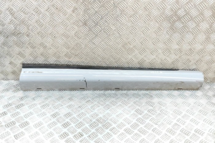 Bandou inferior ușă dreapta față FORD PUMA J2K, CF7 2023 OEM: L1TB-S20306-C,L1TB-S20306-D 22663649