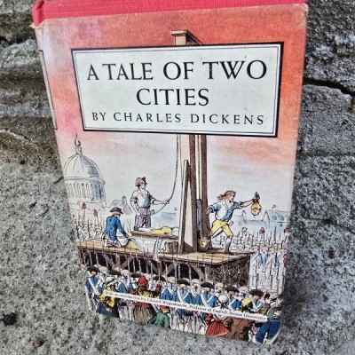 A tale of two cities - Charles Dickens foto