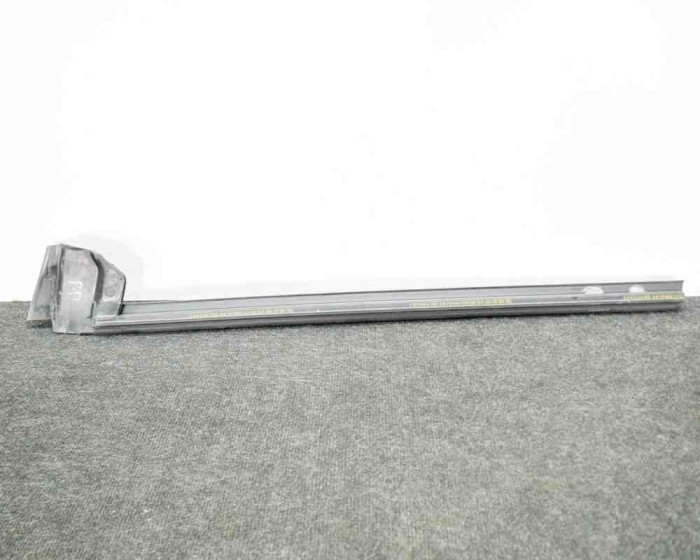 Chedar geam ușă dreapta față TESLA MODEL 3 2018 OEM: 1090496-00-E,1090495-00-E