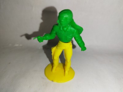 bnk jc Manurba - cowboy cu pistol foto