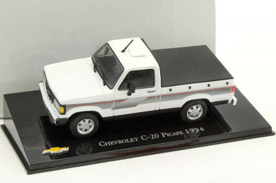 Macheta auto Chevrolet C-20 pick-up 1994, 1:43 Ixo foto