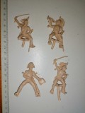 Cumpara ieftin LOT 4 FIGURINE CAVALERI